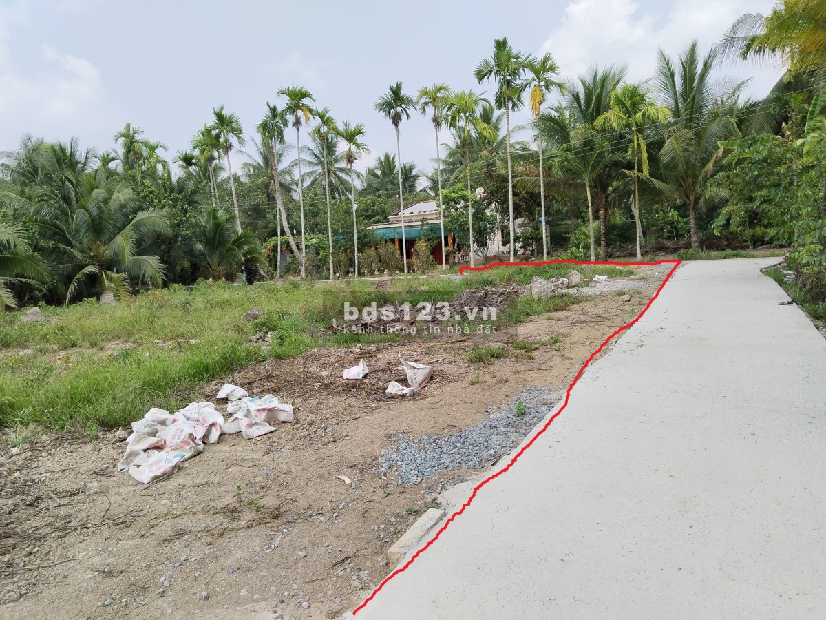 Chính chủ bán đất Long Hoà, nền 2 mặt tiền đường, 134m2 có 50m2 thổ cư, gần KCN Phú Thuận, Bình Đại
