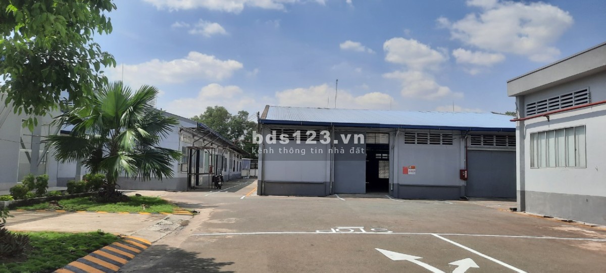 Cho thuê kho xưởng 4800m2 mặt tiền đường Võ Văn Vân, Bình Chánh.