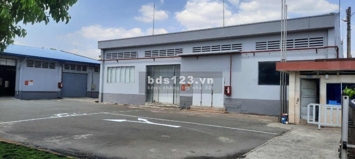 Cho thuê kho xưởng 4800m2 mặt tiền đường Võ Văn Vân, Bình Chánh.
