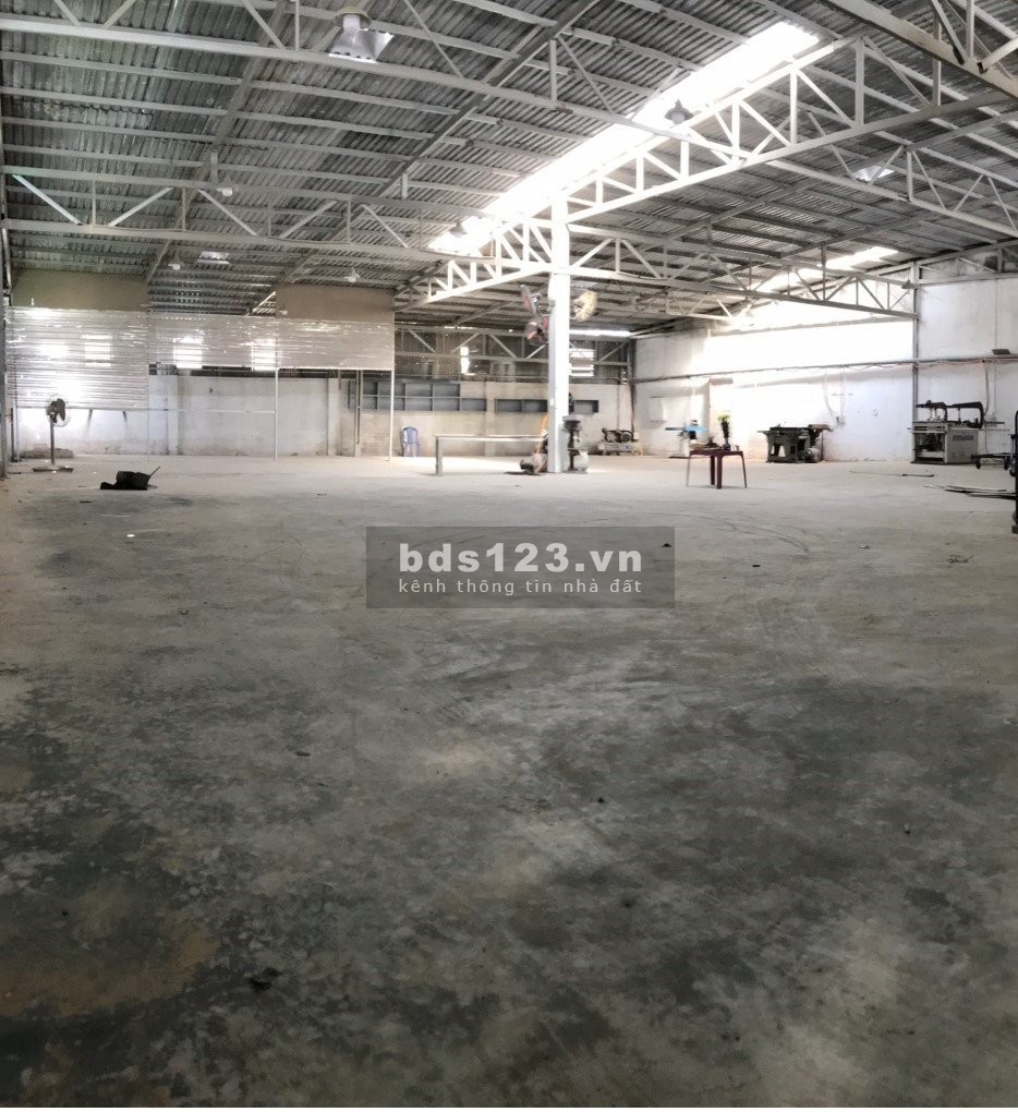 Cho thuê kho xưởng giá tốt 2000m2 mặt tiền đường Đặng Thúc Vịnh, Hóc Môn