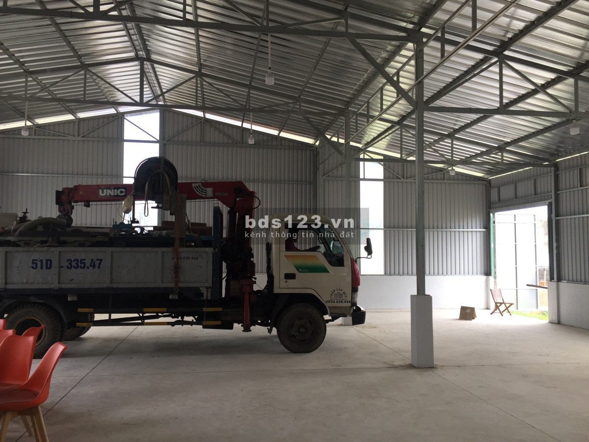 Cho thuê kho xưởng giá tốt 2000m2 mặt tiền đường Đặng Thúc Vịnh, Hóc Môn