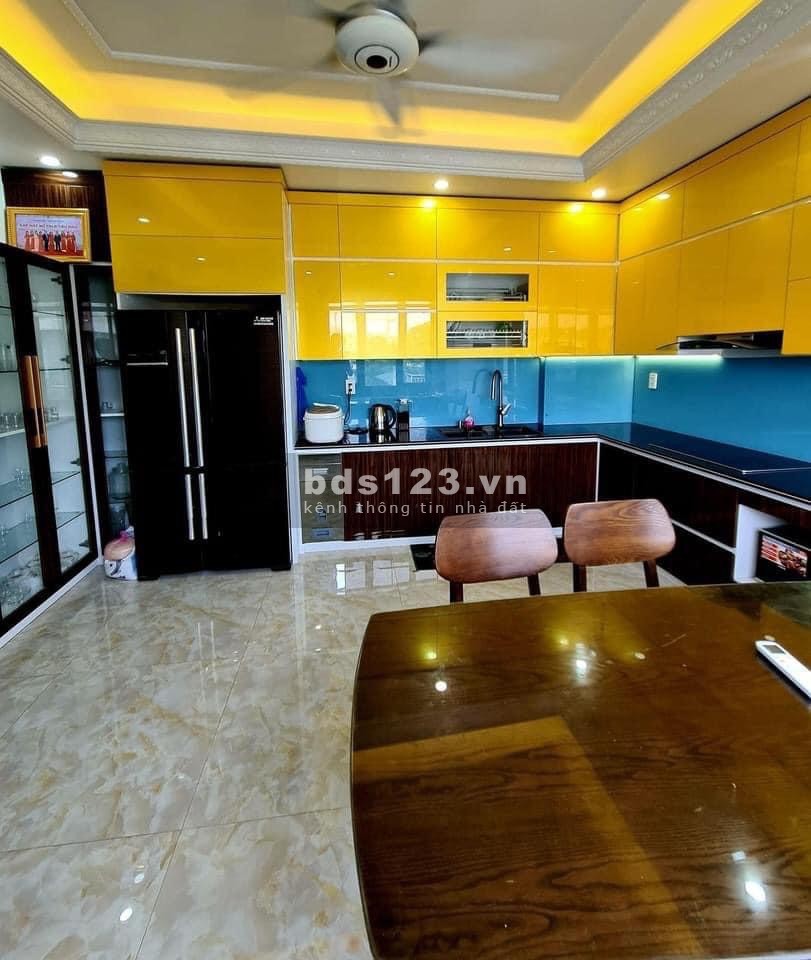 Bán nhà full nội thất Ngô Gia Tự – Long Biên , 47m, xe tải tránh nhau,nhiều tiện ích, nhỉnh 2 tỷ
