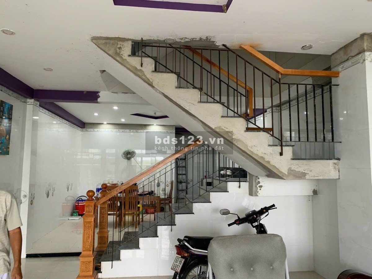 Cần bán gấp nhà 1 trệt 2 lầu kèm nội thất dọn vào ở ngây quốc lộ N2 Thái Mỹ Củ Chi