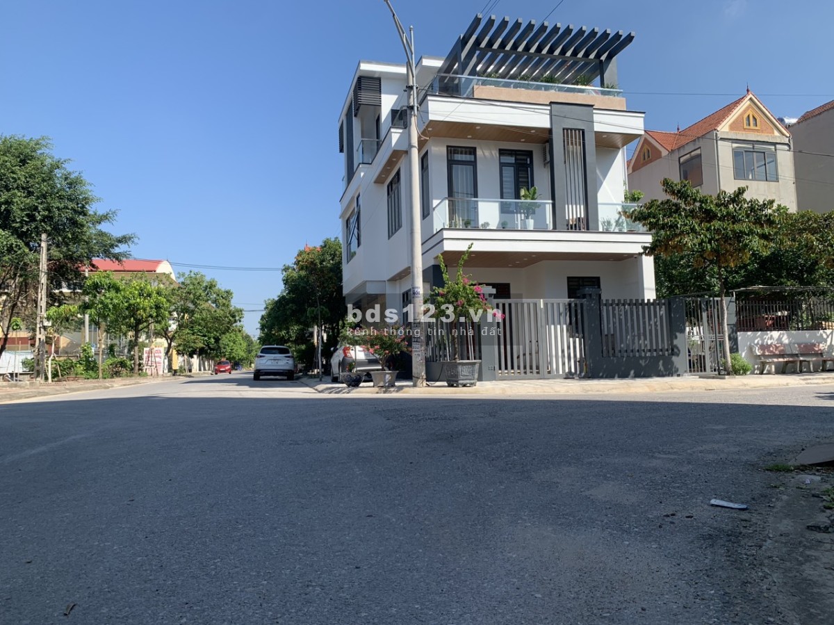 Cần bán 130m2 đất phân lô Đồng Sậy ,xã Đan Phượng ,vị trí đẹp gần trường học , sát trục chính