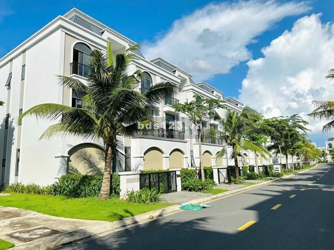 Cần bán nhà 100m2 1 trệt 2 lầu trung tâm phường 6 Tp. Tân An giá 4 tỷ/căn LH: 0974 329480