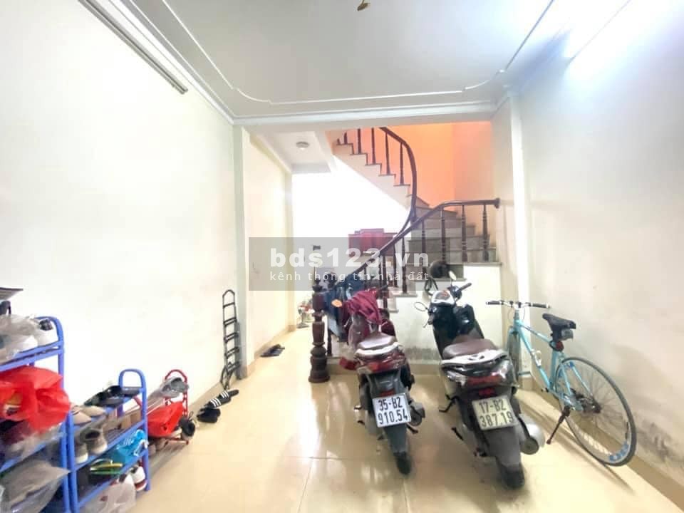 Bán nhà Lĩnh Nam 2,X tỷ ngõ thông - Ô tô con đổ cửa - Tiện ích đầy đủ !!!