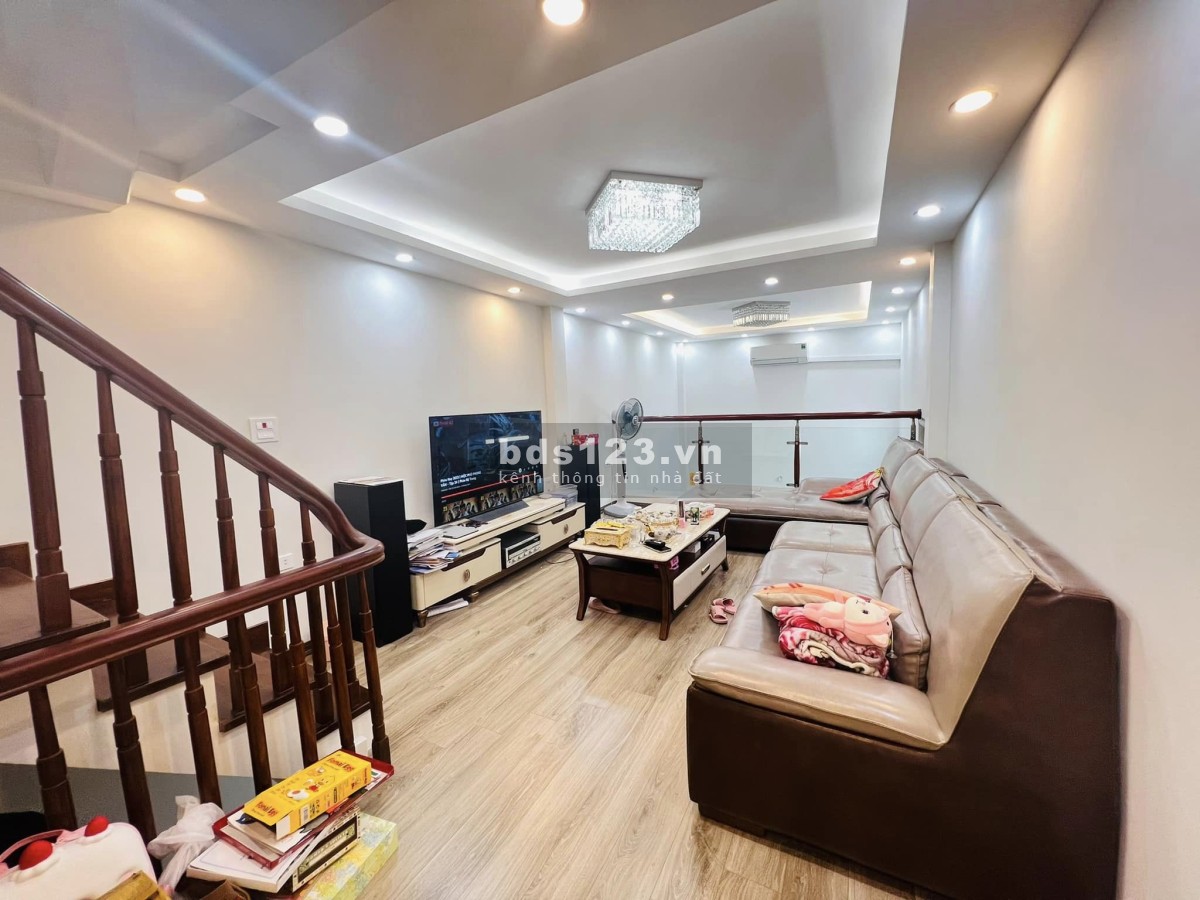 Bán nhà phố Thanh Nhàn, Hai Bà Trưng cách 1 nhà ra phố 32m giá 5.65 tỷ