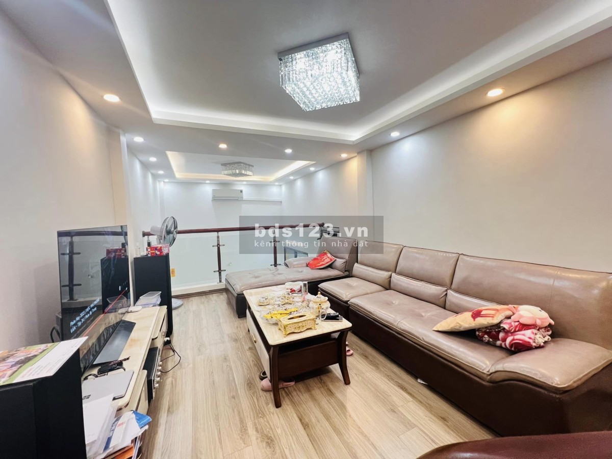 Bán nhà phố Thanh Nhàn, Hai Bà Trưng cách 1 nhà ra phố 32m giá 5.65 tỷ
