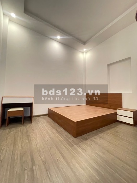 Bán nhà Nguyễn Trãi, nội thất chuyên gỗ đẹp lung linh, 40m2, 5.4 tỷ
