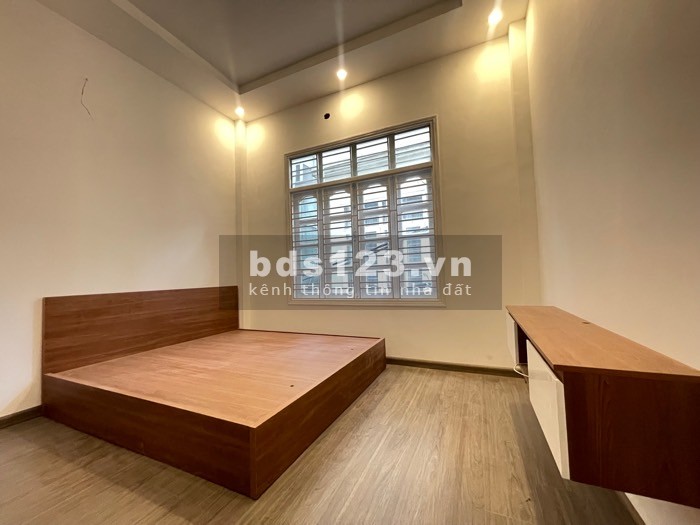 Bán nhà Nguyễn Trãi, nội thất chuyên gỗ đẹp lung linh, 40m2, 5.4 tỷ