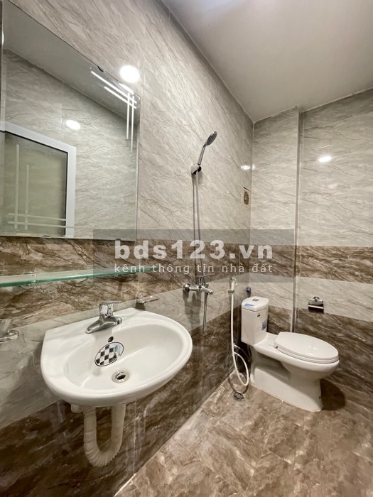 Bán nhà Nguyễn Trãi, nội thất chuyên gỗ đẹp lung linh, 40m2, 5.4 tỷ