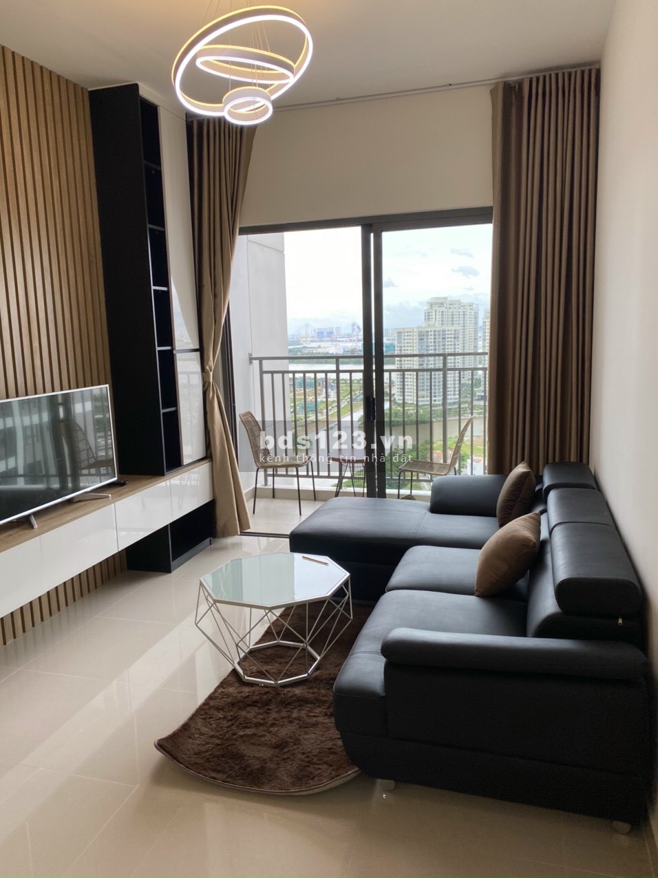 Cần bán căn hộ full nội thất, 2PN tầng cao tại The Sun Avenue, LH 0937179028