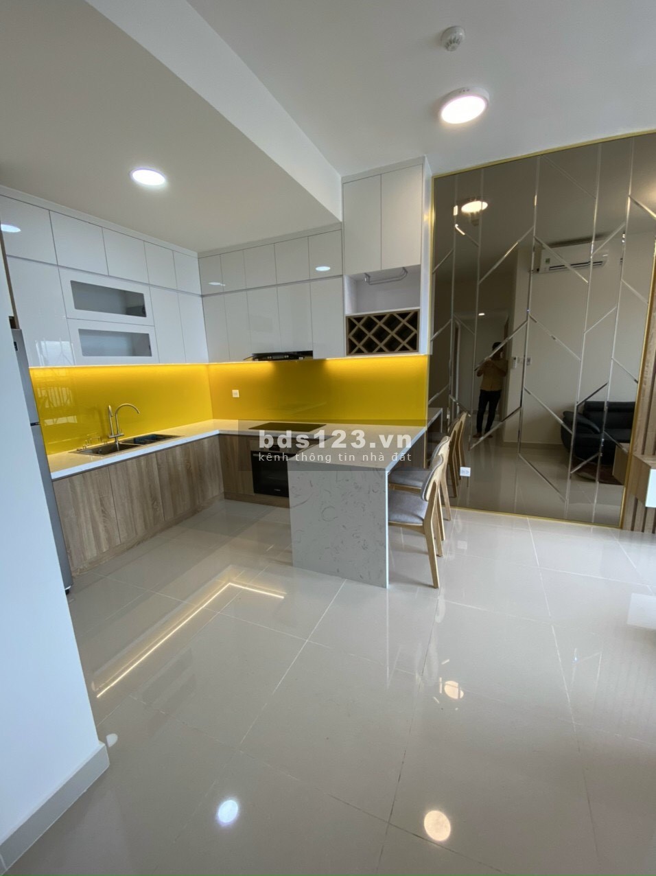 Cần bán căn hộ full nội thất, 2PN tầng cao tại The Sun Avenue, LH 0937179028