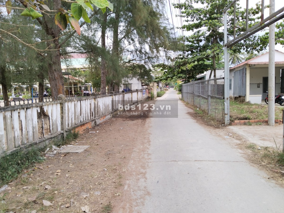 Bán nền góc 2 mặt tiền đường, thổ cư 100%, 100m2, gần trường cấp 2 An Khánh, Châu Thành, Bến Tre
