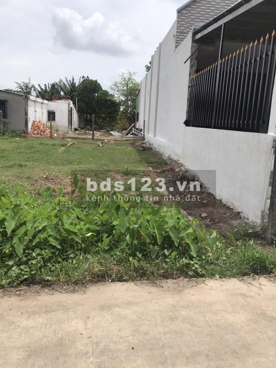 Bán đất ĐH xã Mỹ Hạnh Nam cách TL 824 200m, DT 200m2 đất thổ cư SHR