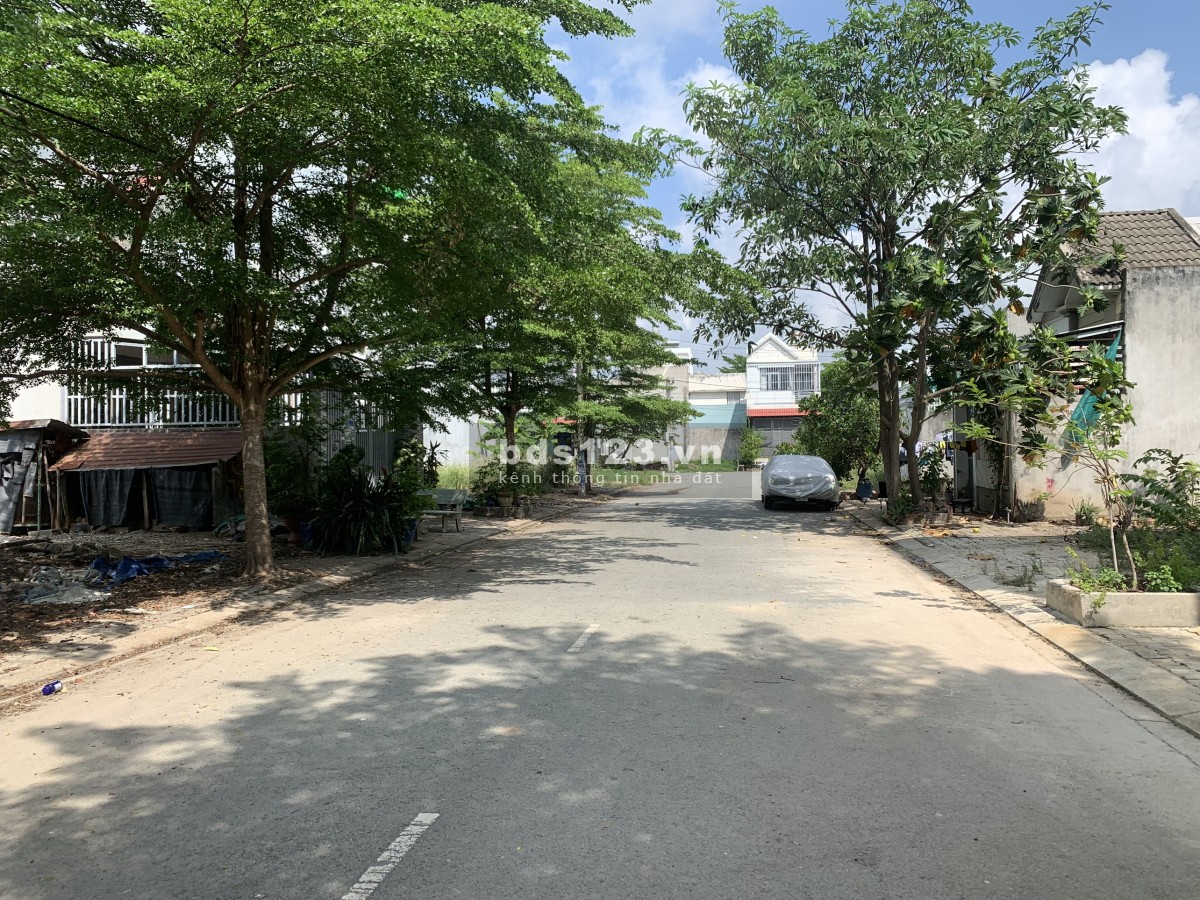 Bán đất ĐH xã Mỹ Hạnh Nam cách TL 824 200m, DT 200m2 đất thổ cư SHR