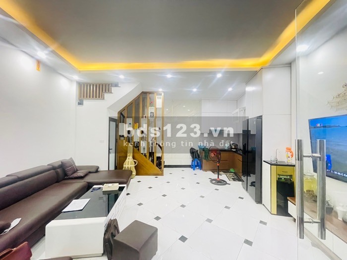 Bán nhà Nguyễn Trãi, nội thất lung linh, 40m2, 4.6 tỷ