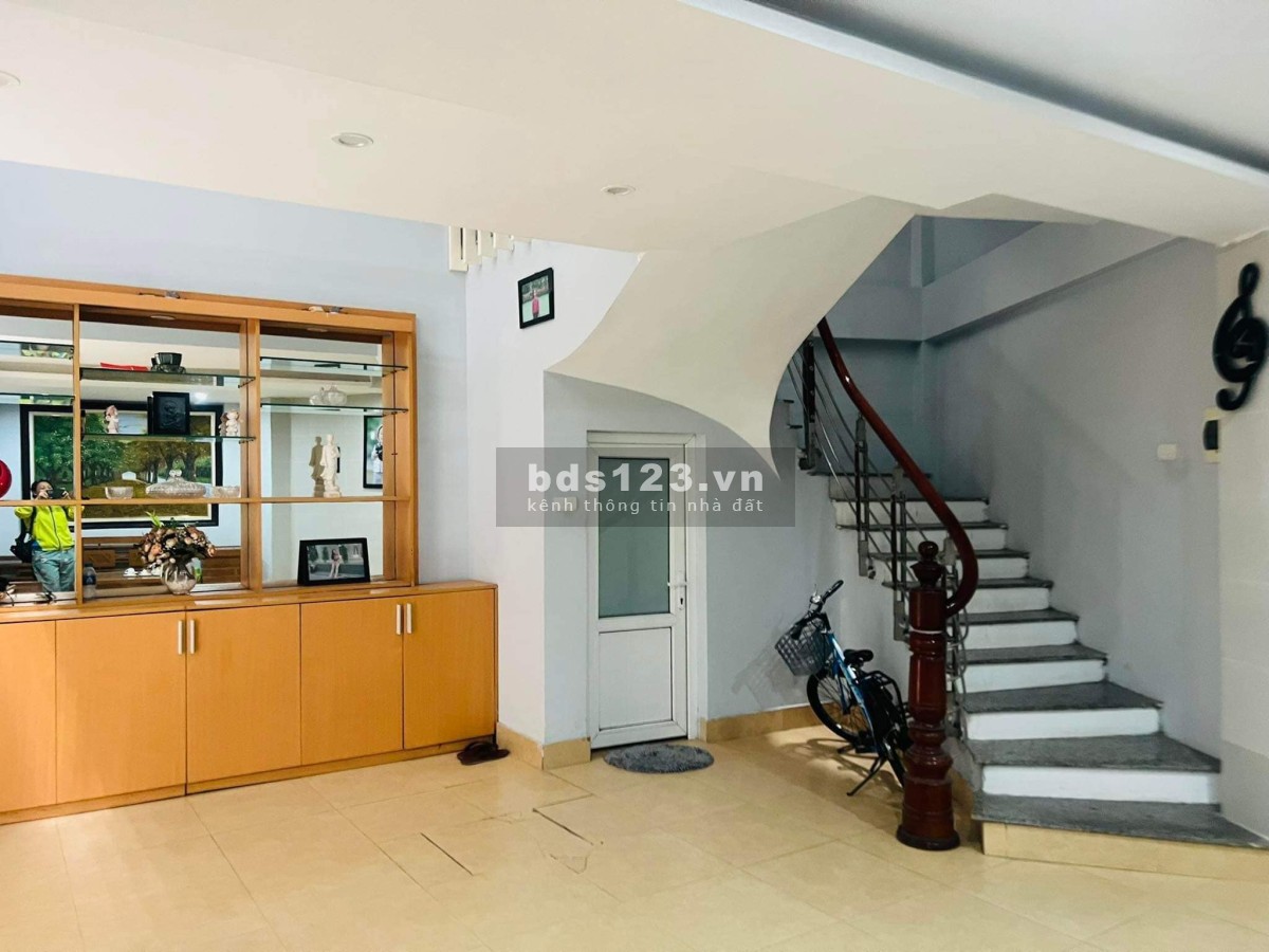 Bán nhà Trường Chinh, ngay phố Vọng, 35m2, 6 tầng,nhỉnh 3 tỷ