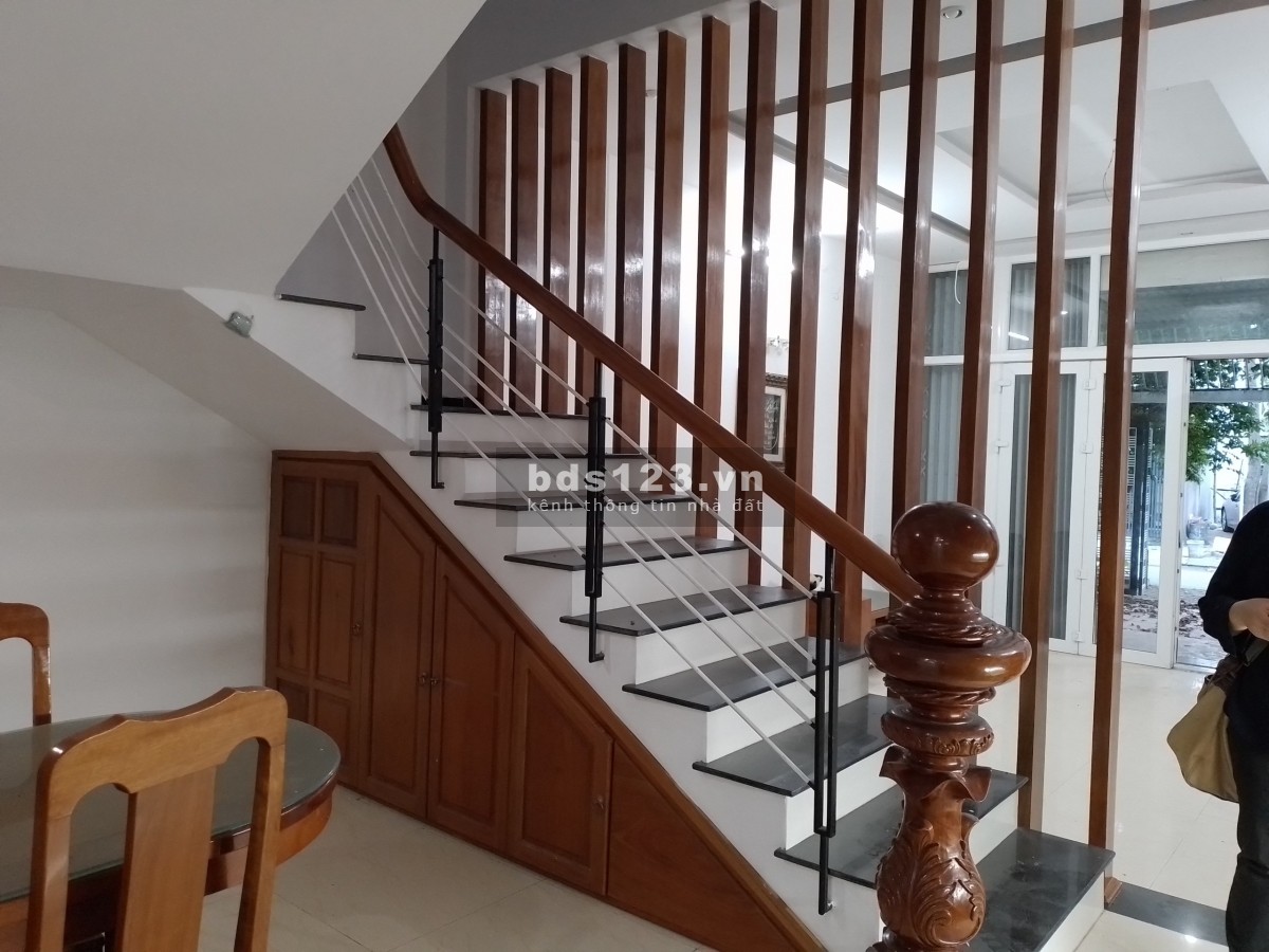 Bán nhà 2 tầng 125m2 - ngay tthc Ngũ Hành Sơn - cách biển 2p - sát chợ - khu vực ở cực kỳ tốt