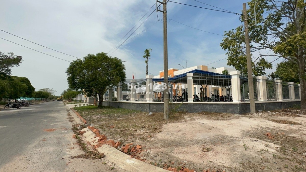 Chính chủ cần bán nhanh lô đất rộng 630m² tại Dầu Tiếng, đối diện công an, gần chợ
