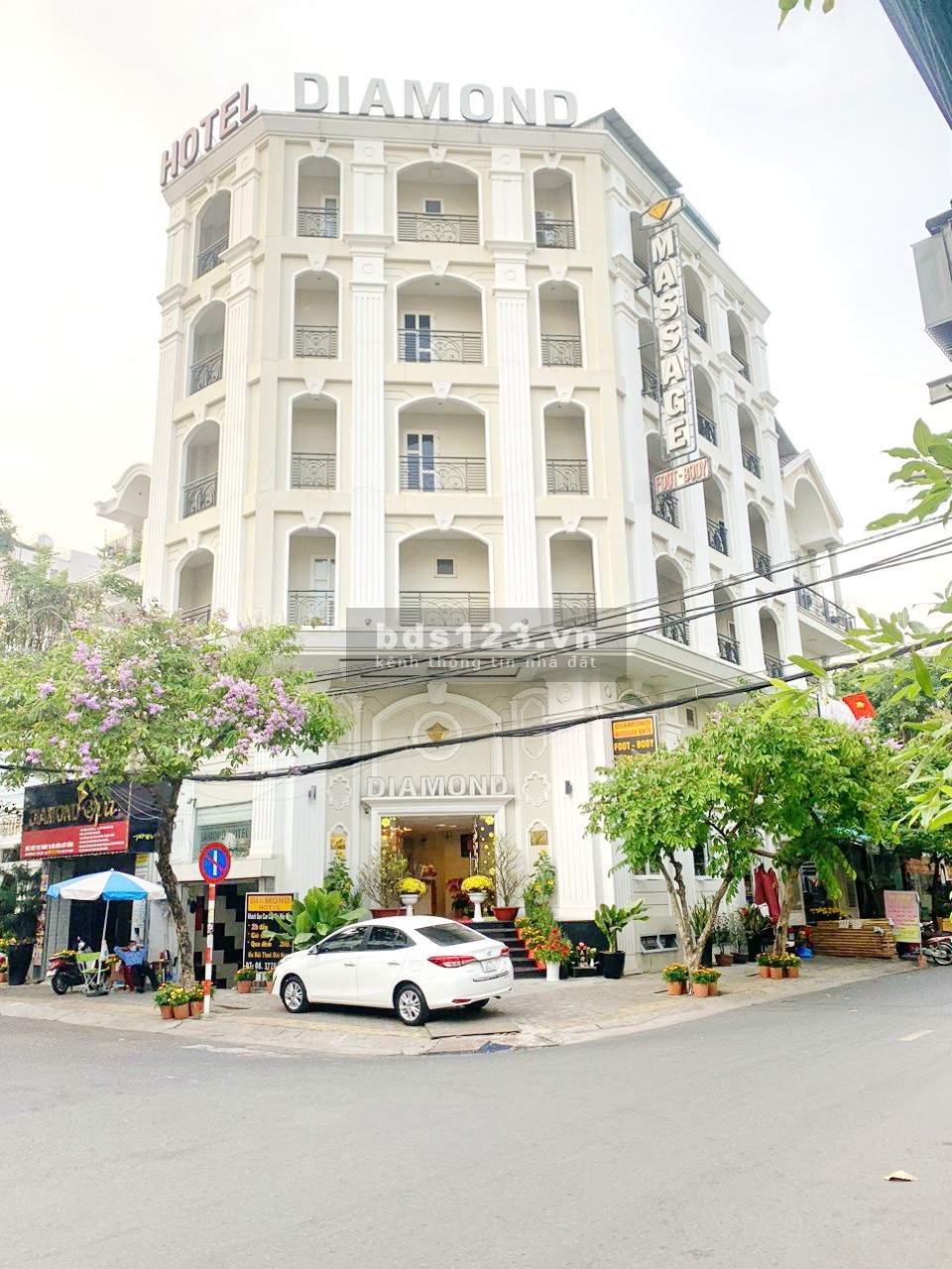 Bán nhanh khách sạn Diamond góc 2 mặt tiền Đường Số Tân Quy, Q7