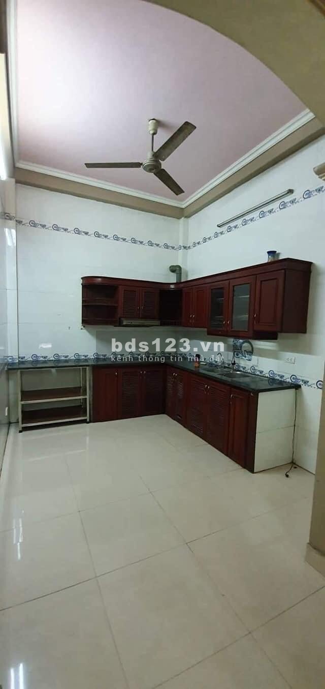 Bỏ phố về quê, người quen nhờ bán nhà Phố Nguyễn Trãi, 45m2 Lô góc , Giá hơn 4 Tỷ