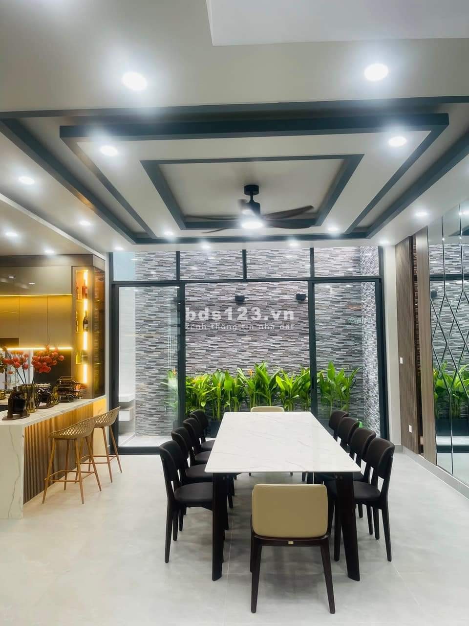 Bán gấp Biệt Thự Đ.Nguyễn Văn Linh, P. Bình Thuận, Q7, 238m2 = 8m x 29m, 5 lầu, 18,5 tỷ!