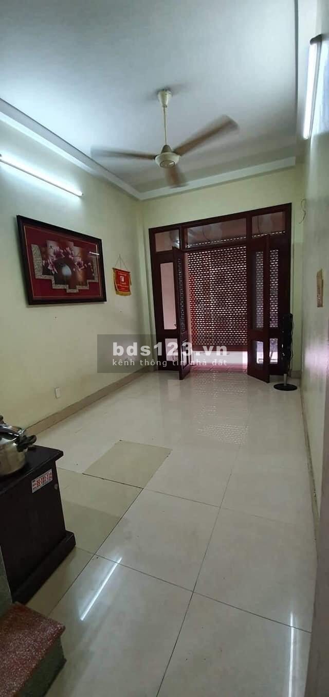 Bỏ phố về quê, người quen nhờ bán nhà Phố Nguyễn Trãi, 45m2 Lô góc , Giá hơn 4 Tỷ