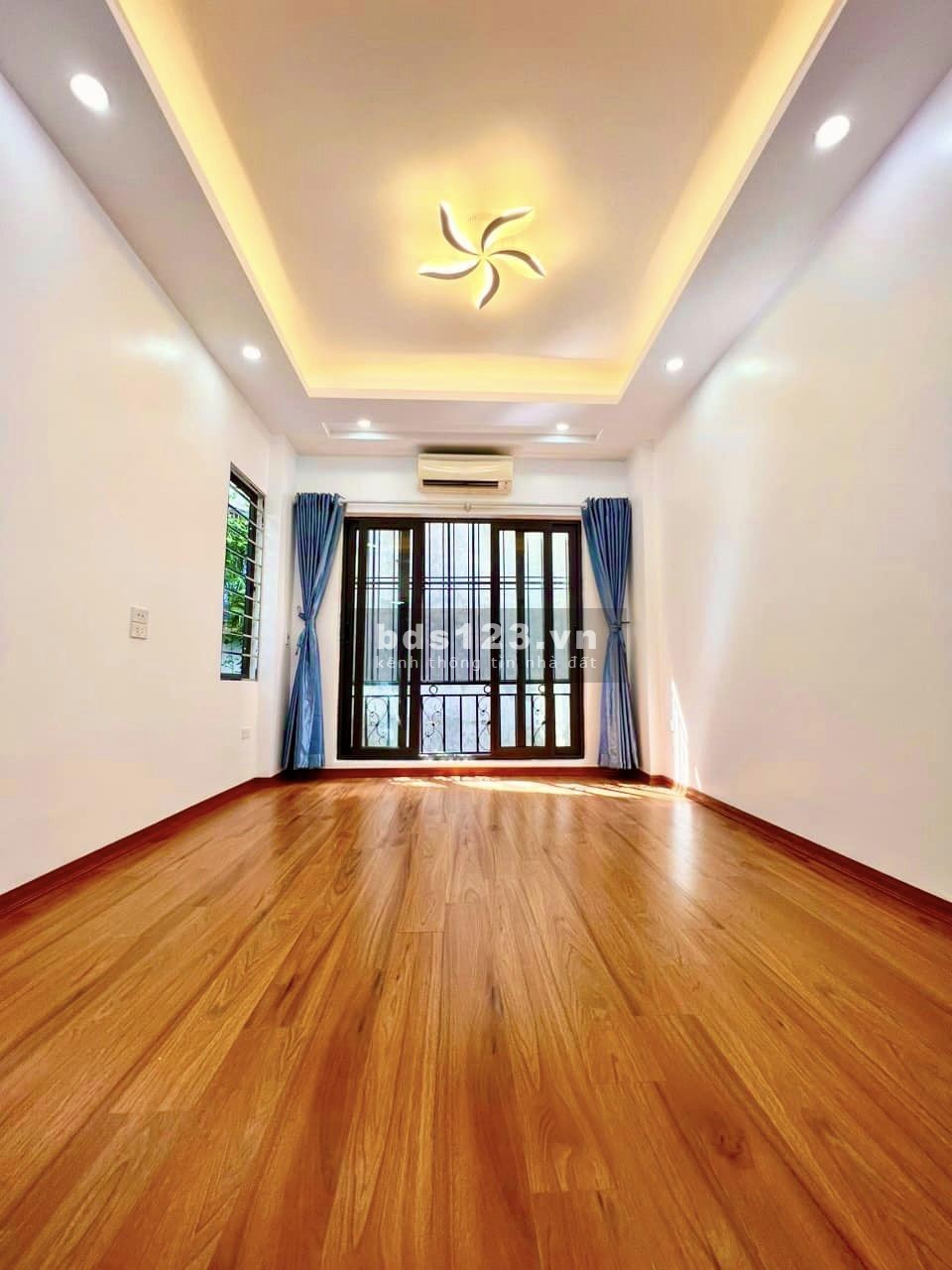 Bán nhà 5 tầng lô góc nở hậu lung linh trung tâm Cầu Giấy