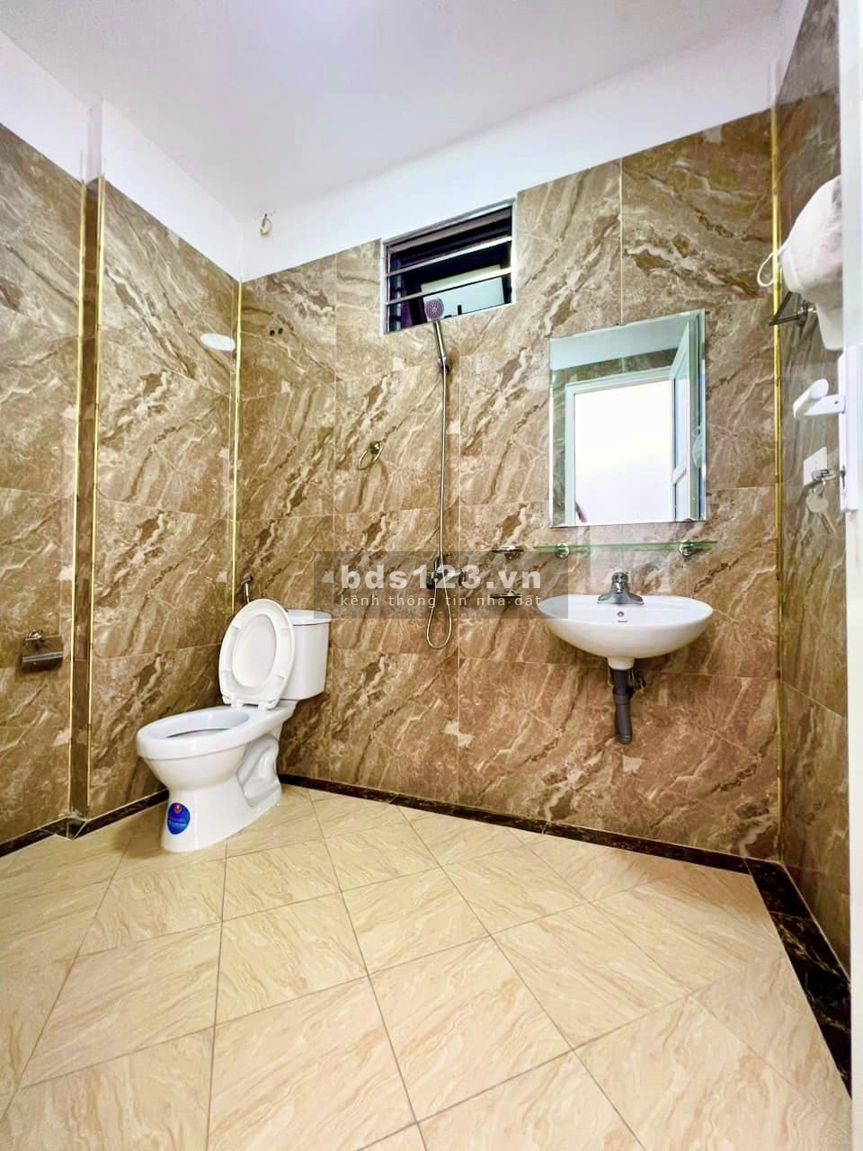 Bán nhà 5 tầng lô góc nở hậu lung linh trung tâm Cầu Giấy