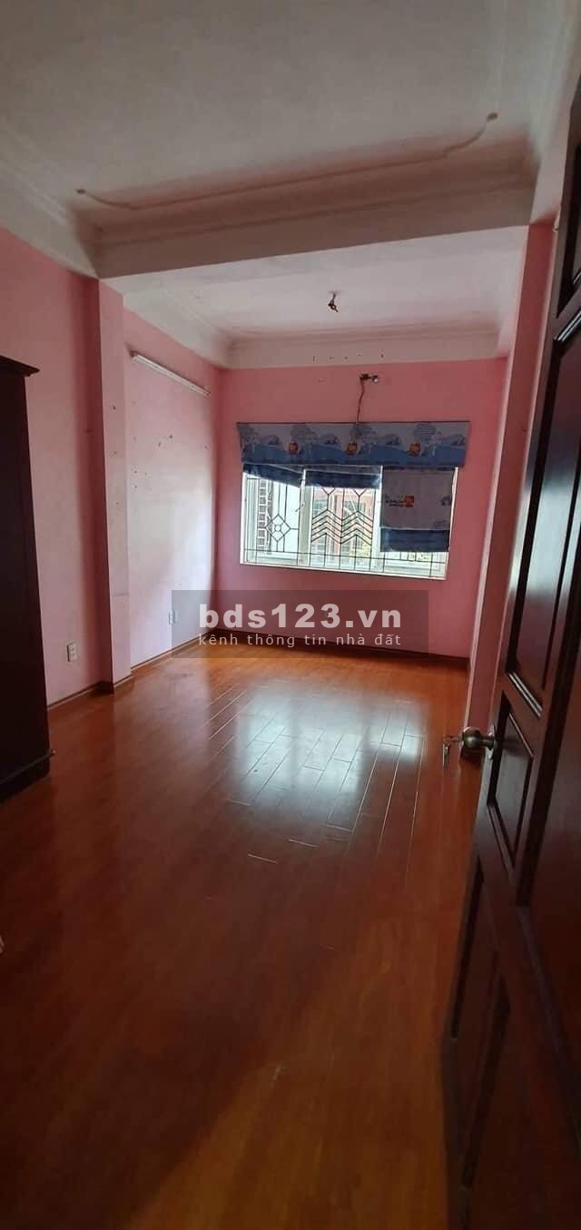 Bỏ phố về quê, người quen nhờ bán nhà Phố Nguyễn Trãi, 45m2 Lô góc , Giá hơn 4 Tỷ