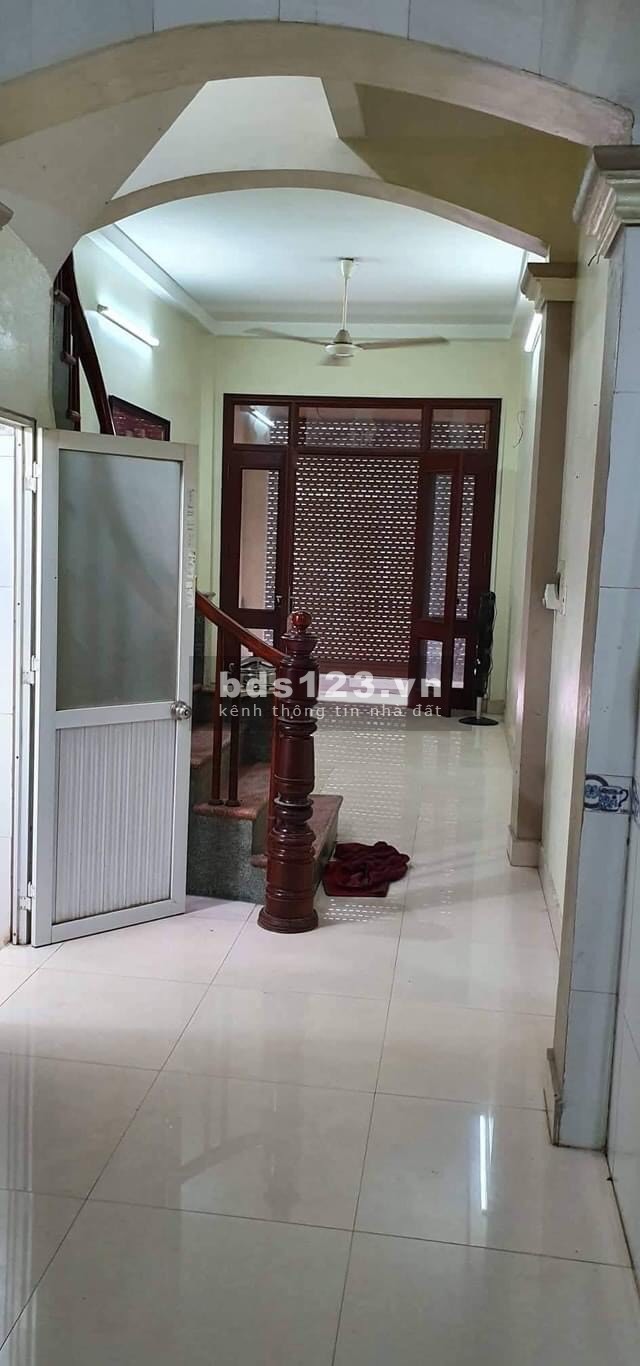Bỏ phố về quê, người quen nhờ bán nhà Phố Nguyễn Trãi, 45m2 Lô góc , Giá hơn 4 Tỷ