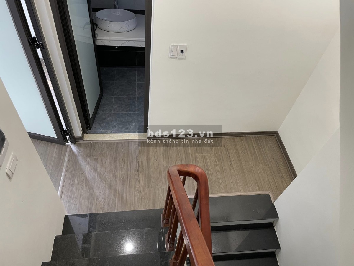 bán nhà Nguyễn Khoái, Hoàng Mai, Hà Nội 30m2x5 tầng, ô tô đỗ cửa – 3 tỷ