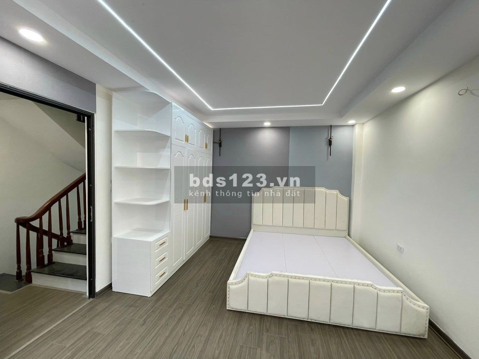bán nhà Nguyễn Khoái, Hoàng Mai, Hà Nội 30m2x5 tầng, ô tô đỗ cửa – 3 tỷ