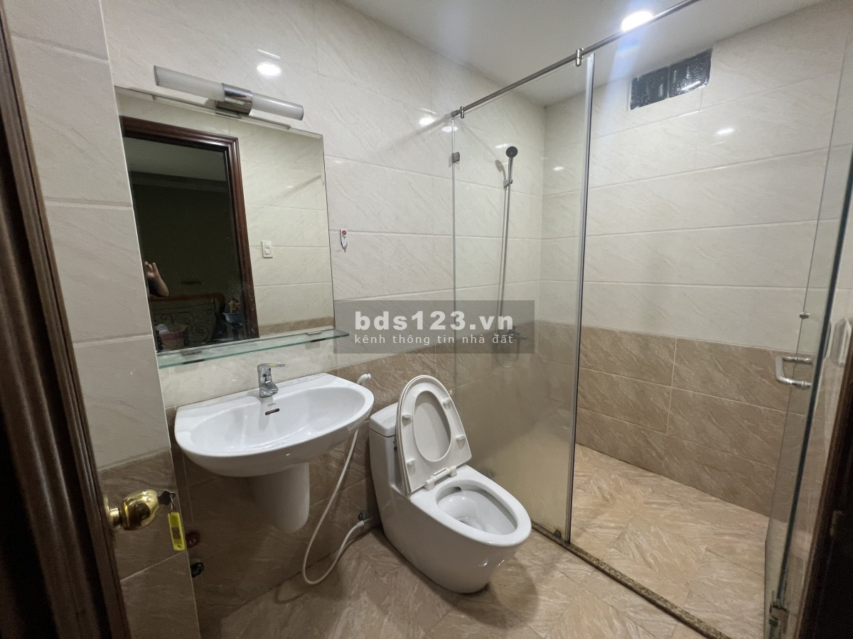 Cho thuê phòng có ban công ngay mặt tiền Tạ hiện giá 4 triệu/1 tháng