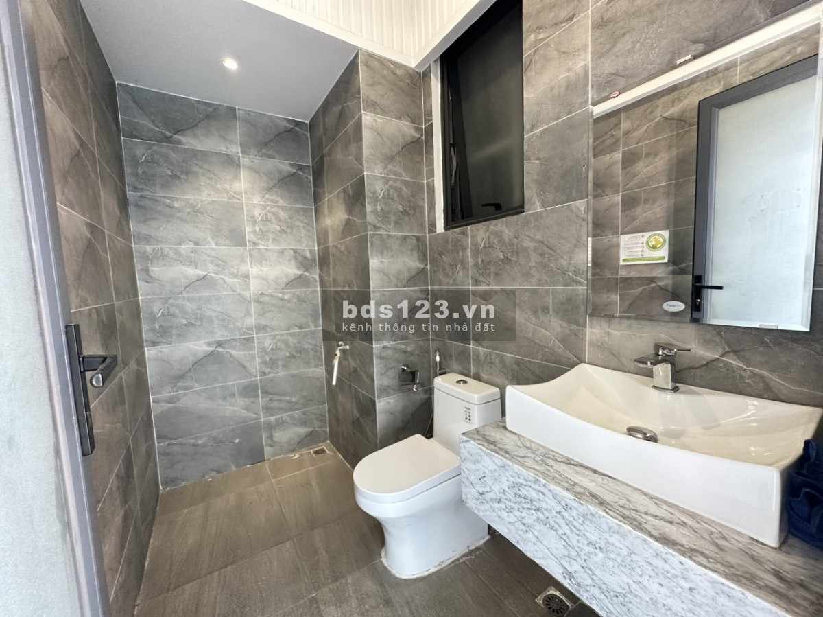 Cho thuê văn phòng trống sẵn 100m2 The Sun Avenue