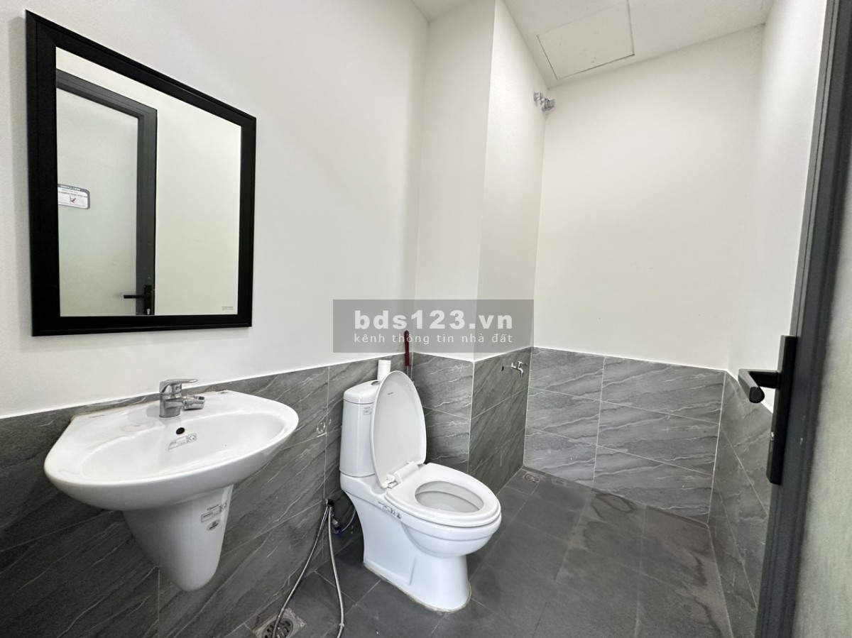 Cho thuê văn phòng trống sẵn 100m2 The Sun Avenue