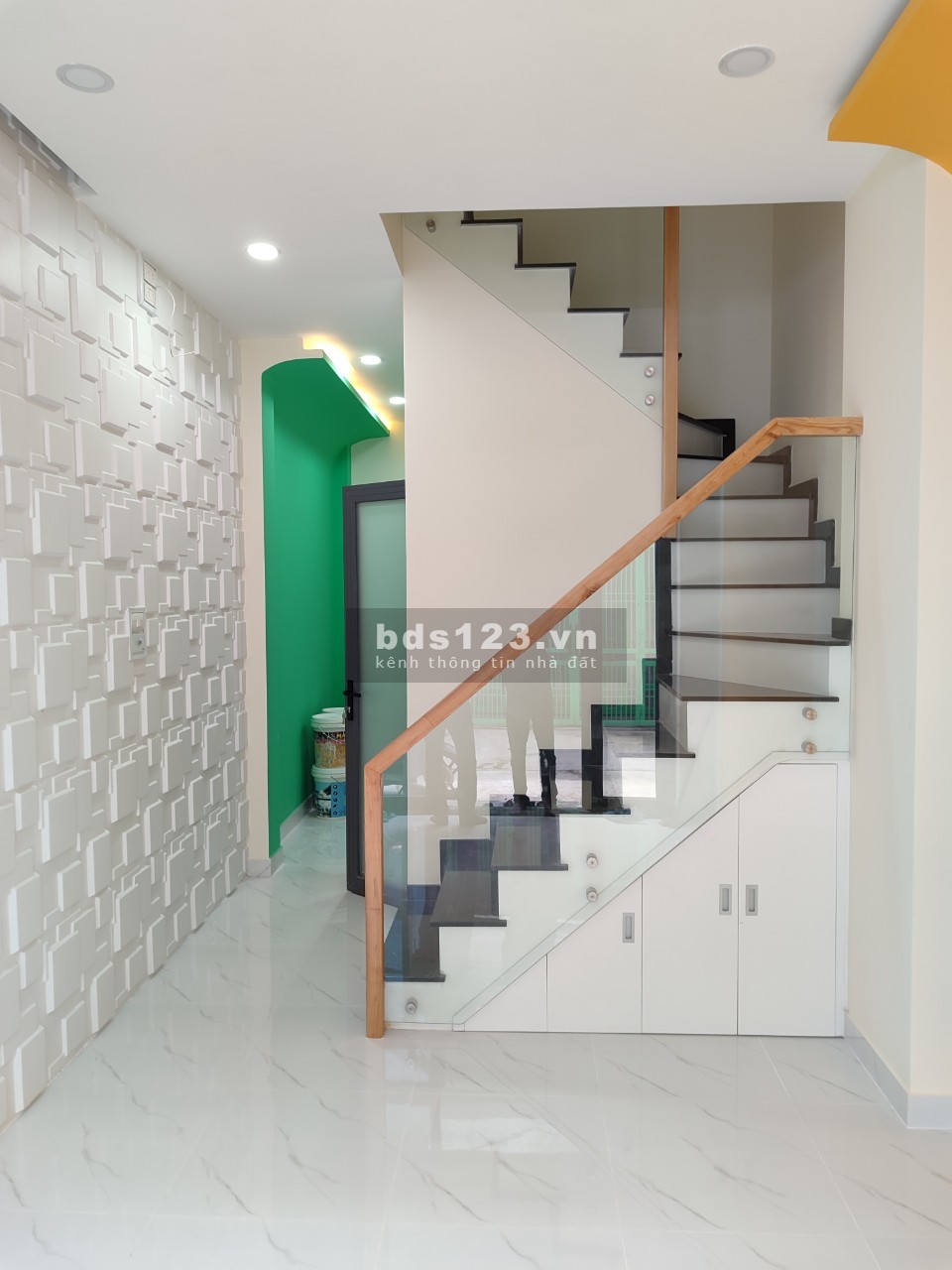 Cần bán gấp căn nhà 4PN, 1 trệt 2 lầu sân thượng giá 2 tỷ 650