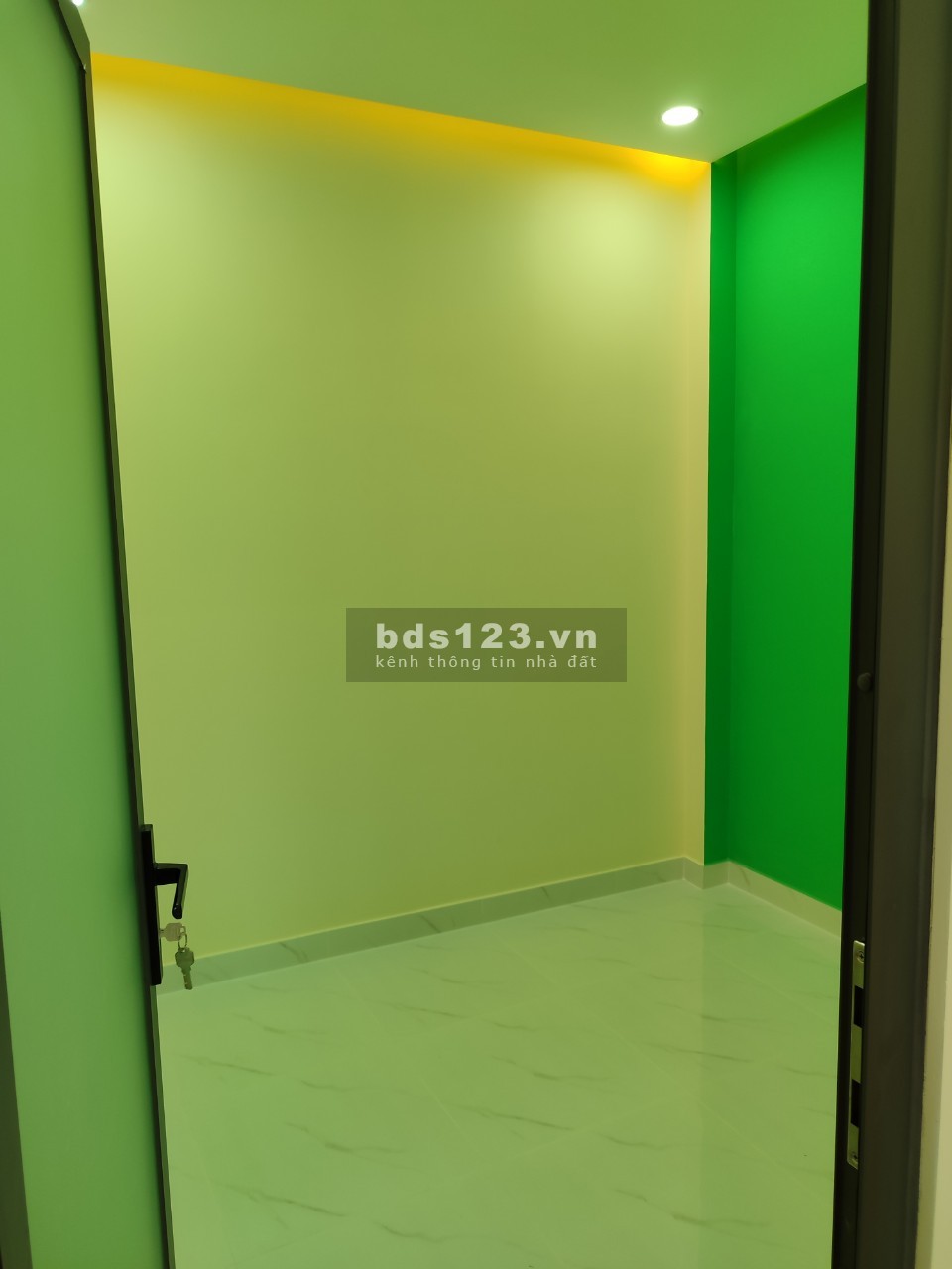 Cần bán gấp căn nhà 4PN, 1 trệt 2 lầu sân thượng giá 2 tỷ 650