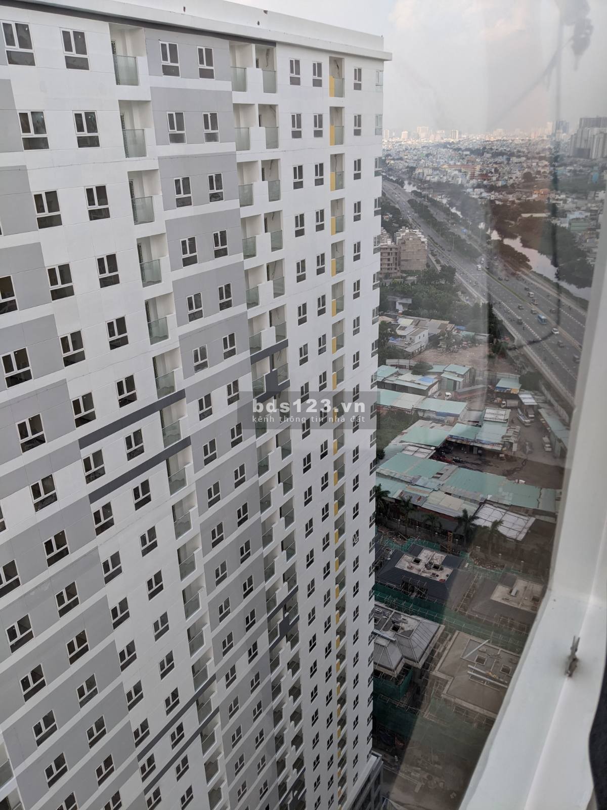 Chính chủ cần bán căn GÓC 2PN 65m2 tầng cao mới, chưa ở, D28 - 01 chung cư Diamond Riverside quận 8