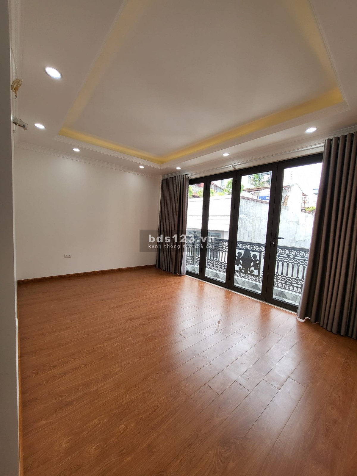 Nhà đẹp kinh doanh, văn phòng Hoàng Mai 63m, 7 tầng, mt 5m, giá 13.1 tỷ.