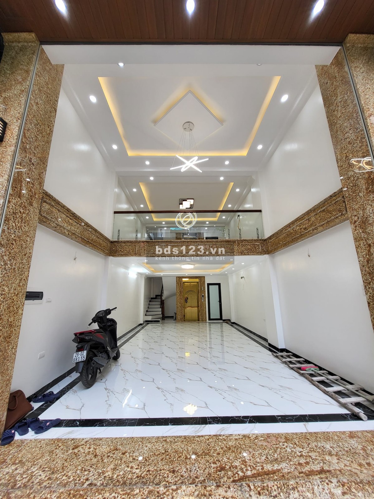Nhà đẹp kinh doanh, văn phòng Hoàng Mai 63m, 7 tầng, mt 5m, giá 13.1 tỷ.