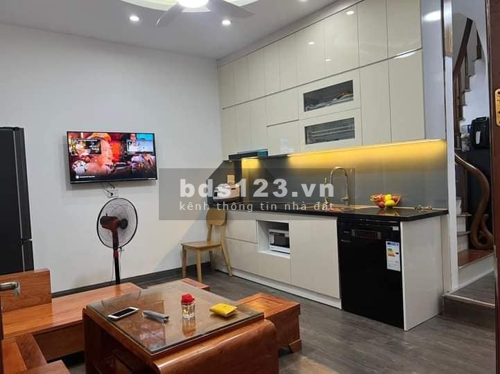 Nhà Đẹp Ngõ Ô Tô 296 Lĩnh Nam, Hoàng Mai 33m, 5 tầng, mặt tiền 3 m, giá 3.3 tỷ.