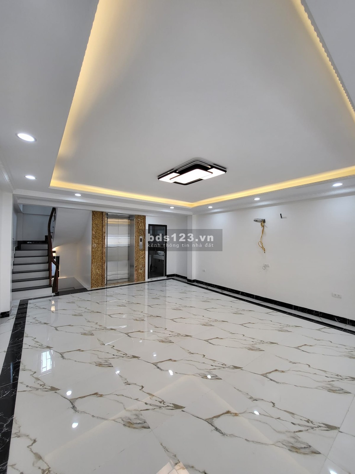 Nhà đẹp kinh doanh, văn phòng Hoàng Mai 63m, 7 tầng, mt 5m, giá 13.1 tỷ.