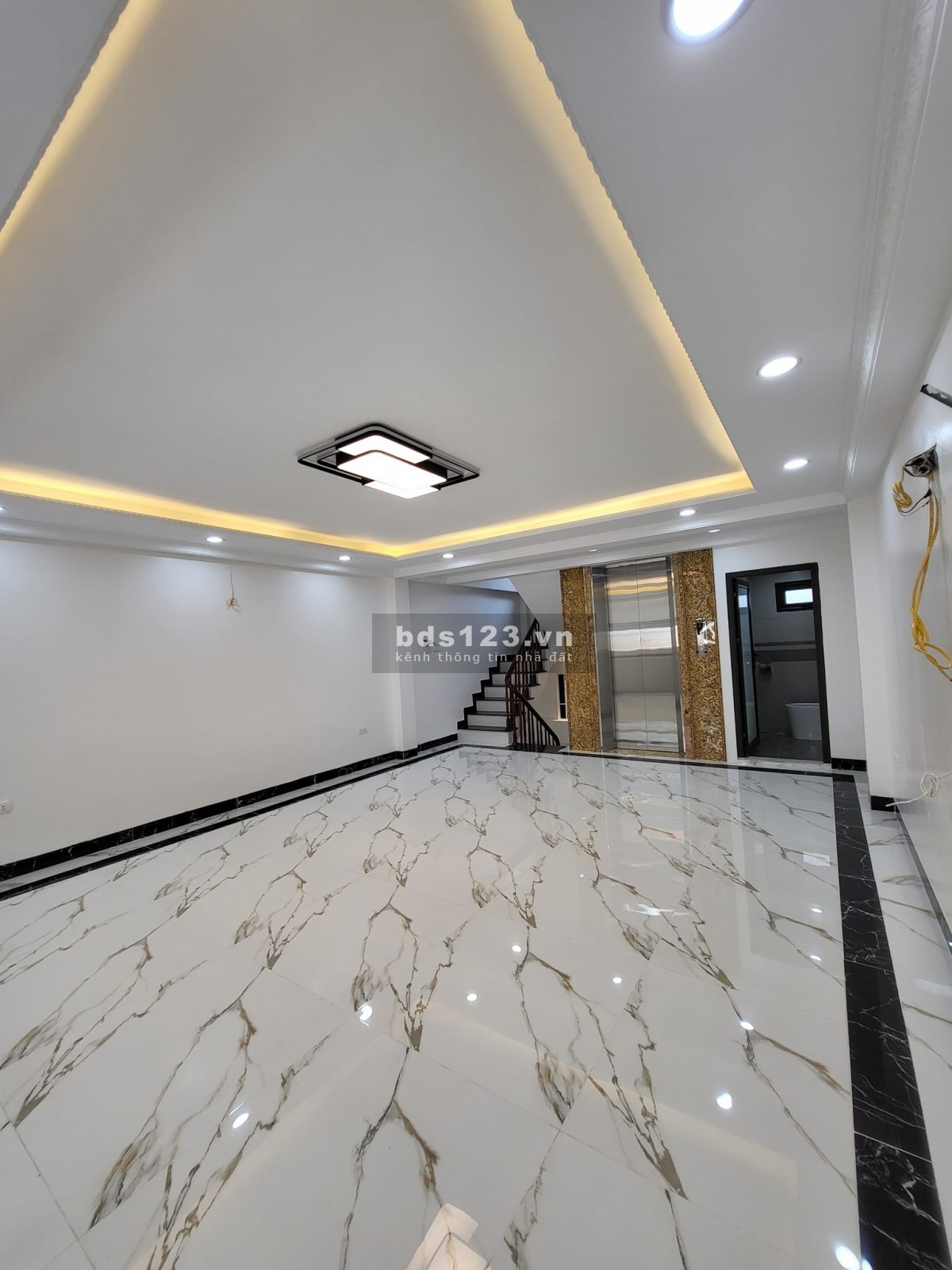 Nhà đẹp kinh doanh, văn phòng Hoàng Mai 63m, 7 tầng, mt 5m, giá 13.1 tỷ.