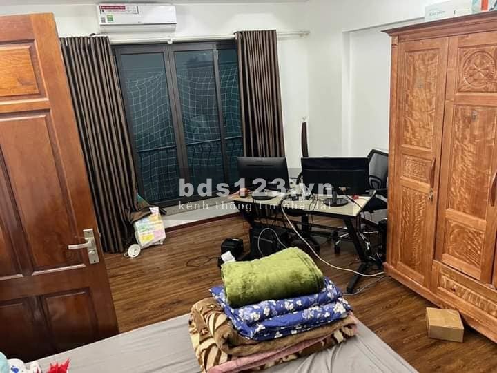 Nhà Đẹp Ngõ Ô Tô 296 Lĩnh Nam, Hoàng Mai 33m, 5 tầng, mặt tiền 3 m, giá 3.3 tỷ.