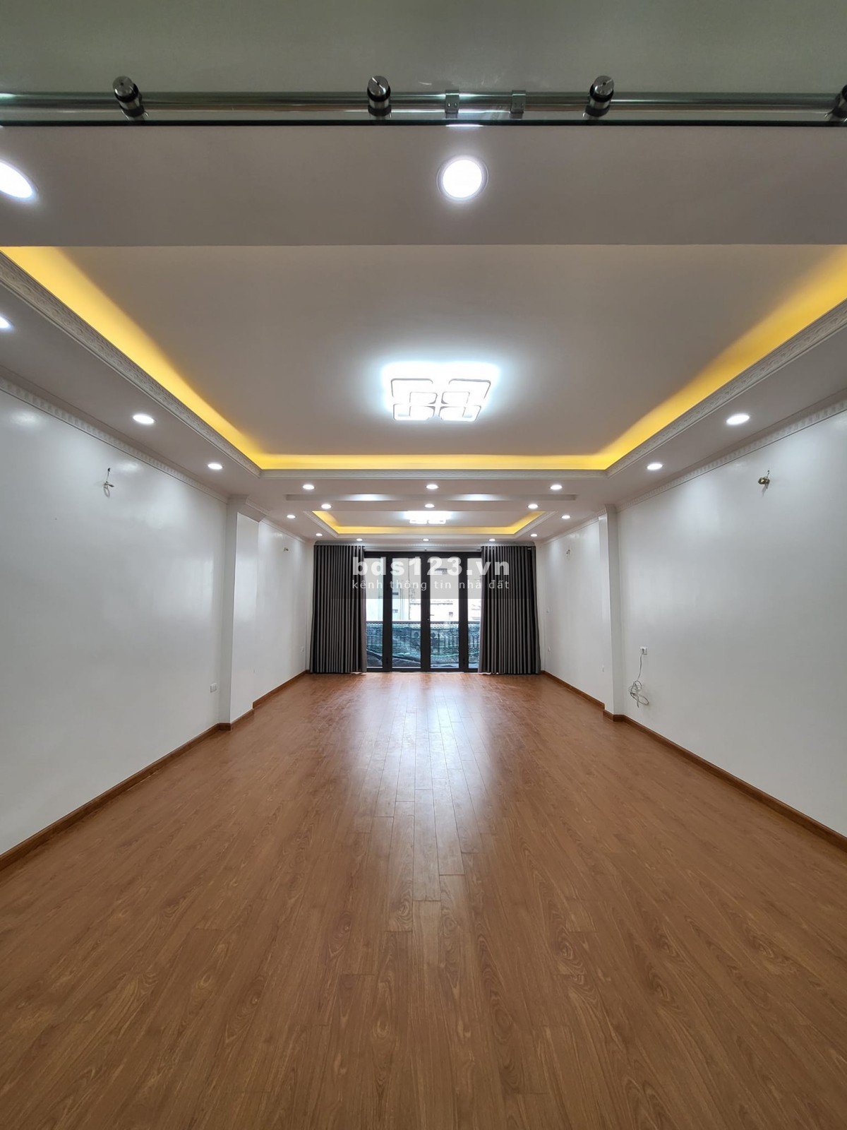 Nhà đẹp kinh doanh, văn phòng Hoàng Mai 63m, 7 tầng, mt 5m, giá 13.1 tỷ.