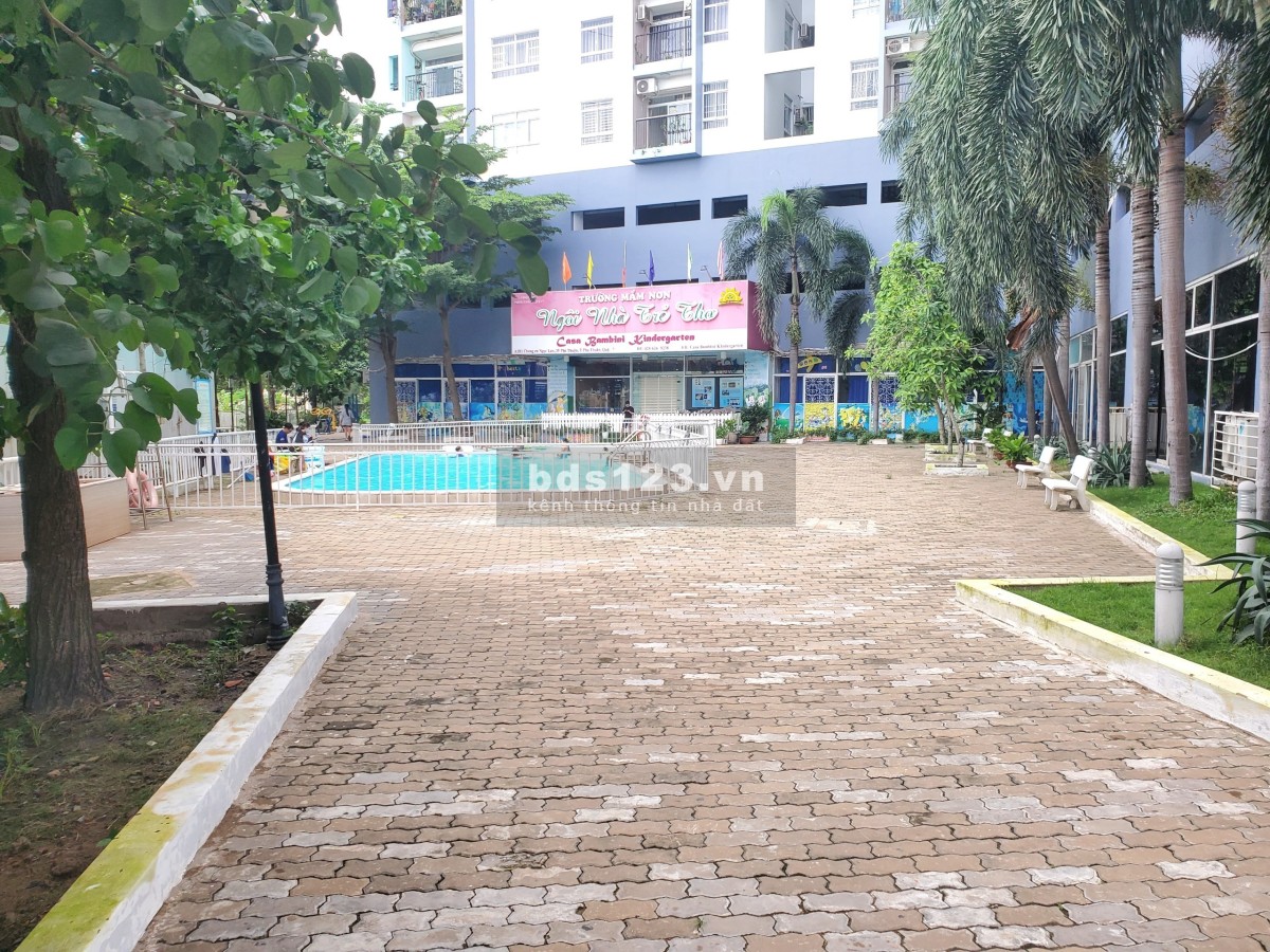Mặt bằng 320m2 mặt tiền đường Phú Thuận. 35 triệu/tháng