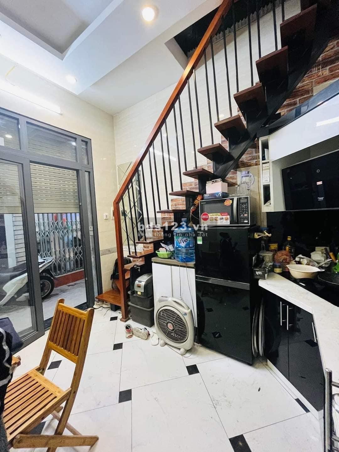 Cần bán nhà ngay Tôn Đức Thắng, Đống Đa,25m5, 4 tầng, 2 tỷ