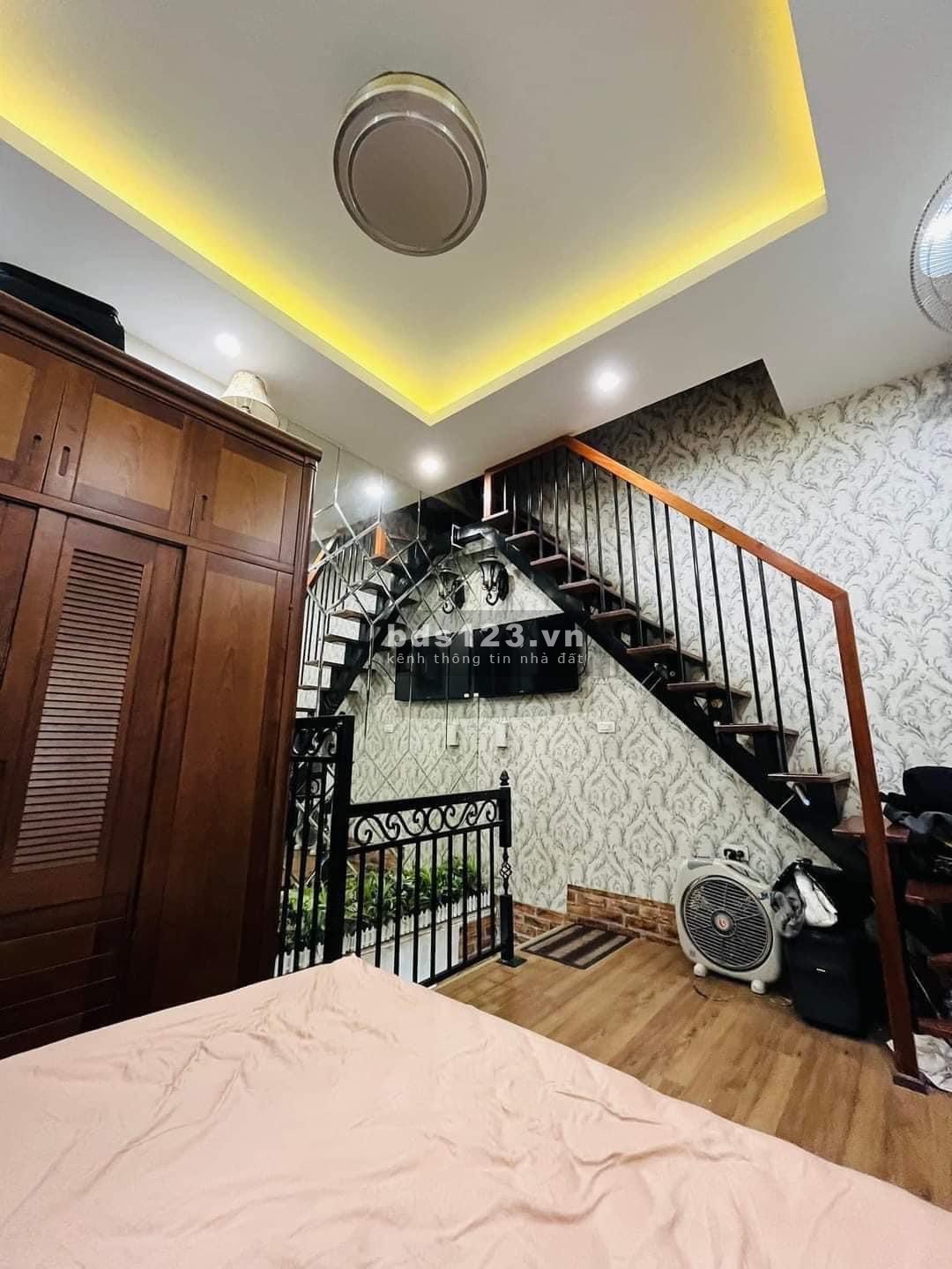 Cần bán nhà ngay Tôn Đức Thắng, Đống Đa,25m5, 4 tầng, 2 tỷ